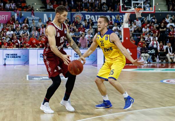 伊萨克与哲 伊萨克与哲